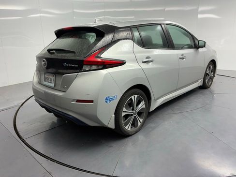 Used 2022 Nissan Leaf SV image 2