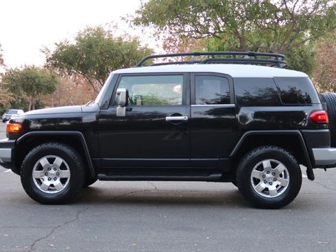 Used 2007 Toyota FJ Cruiser 4WD image 3