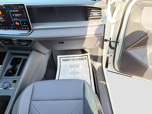New 2026 Volkswagen Tiguan SE FWD image 17
