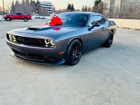 Used 2016 Dodge Challenger SRT w/ Technology Group image 23