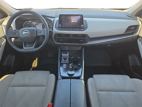 Used 2025 Nissan Rogue SV image 9