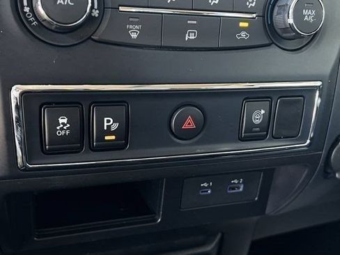 Used 2024 Nissan Titan SV AWD/4WD image 18