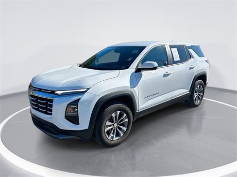 Used 2025 Chevrolet Equinox LT image 1