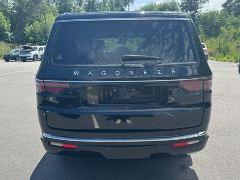 Used 2025 Jeep Wagoneer Series III w/ Premium Group I AWD/4WD image 6