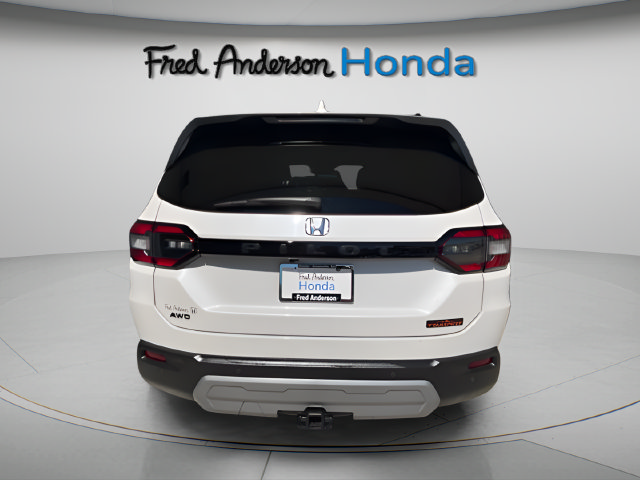 Certified 2025 Honda Pilot TrailSport image 6