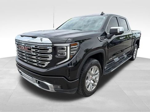 Used 2024 GMC Sierra 1500 Denali w/ Technology Package AWD/4WD image 3