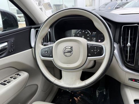 Used 2019 Volvo XC60 T6 Momentum w/ Premium Package image 13