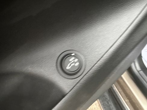 Used 2017 Buick Envision Essence image 16