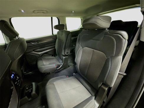 Used 2023 Jeep Grand Cherokee L Laredo image 22