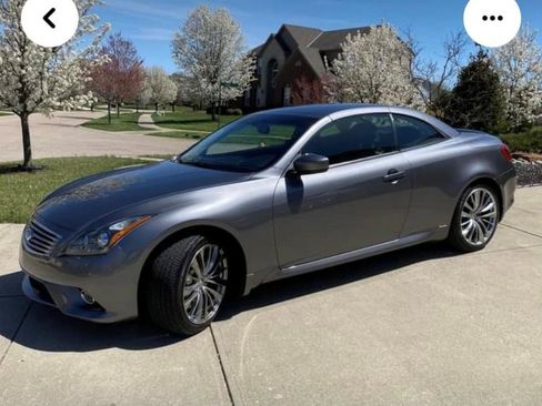 Used 2011 INFINITI G37 Convertible w/ Premium Pkg RWD image 3