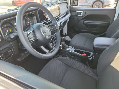 Used 2024 Jeep Wrangler Unlimited Rubicon 4xe w/ Capability Package AWD/4WD image 3