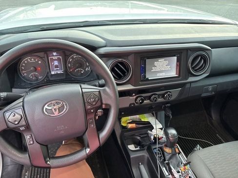 Used 2018 Toyota Tacoma SR image 7