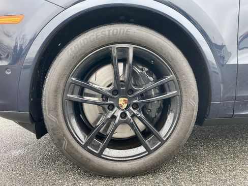 Used 2024 Porsche Cayenne Turbo image 9