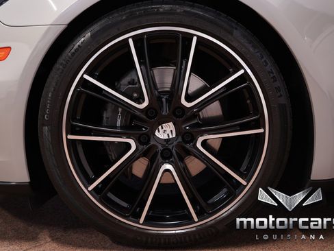 Used 2020 Porsche Panamera w/ Premium Package image 19