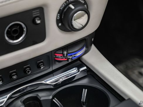 Used 2017 Rolls-Royce Dawn RWD image 75