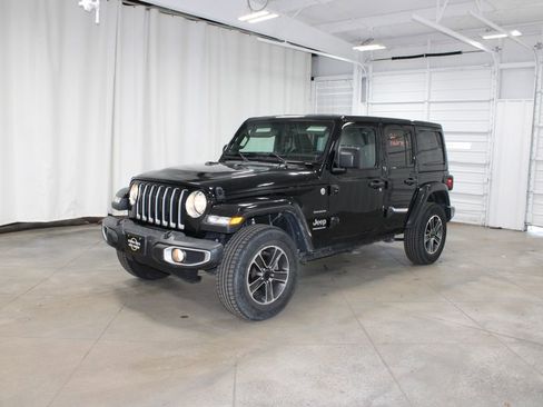 Used 2023 Jeep Wrangler Sahara image 4