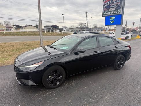 Used 2021 Hyundai Elantra SEL w/ Convenience Package image 6