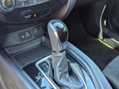 Used 2021 Nissan Rogue Sport S image 27