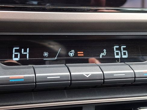 Used 2026 Toyota Camry Hybrid w/ Multimedia Upgrade Package image 25