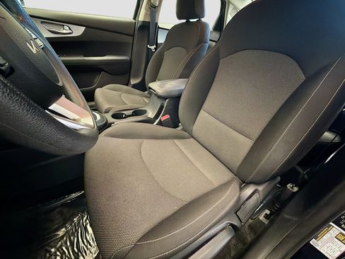 Used 2024 Kia Forte LXS image 11