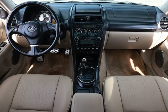 Used 2005 Lexus IS 300 RWD image 2