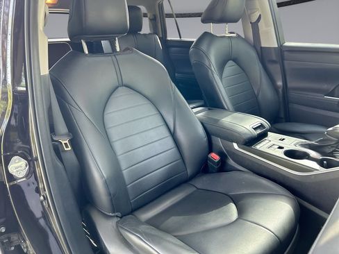 Used 2022 Toyota Highlander XLE FWD image 31