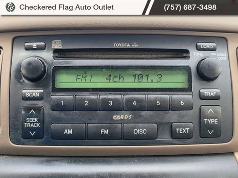 Used 2005 Toyota Corolla LE w/ Audio Value Pkg FWD image 13