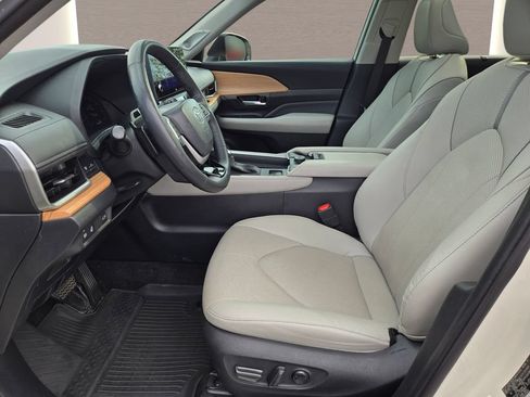 Used 2024 Toyota Grand Highlander AWD image 23