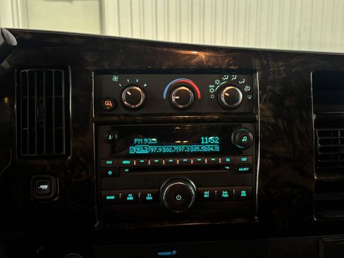 Used 2016 Chevrolet Express 2500 Extended image 9