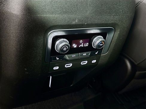 Used 2021 GMC Yukon Denali w/ Denali Premium Package image 31