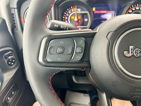 Used 2024 Jeep Gladiator Rubicon image 11