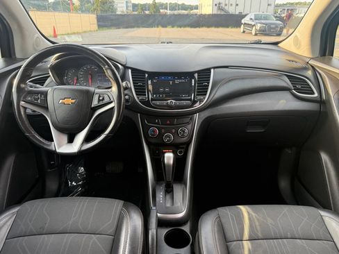 Used 2019 Chevrolet Trax LT w/ LT Convenience Package AWD/4WD image 3