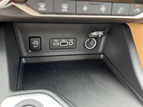 Used 2025 Nissan Sentra SV w/ SV Premium Package image 18