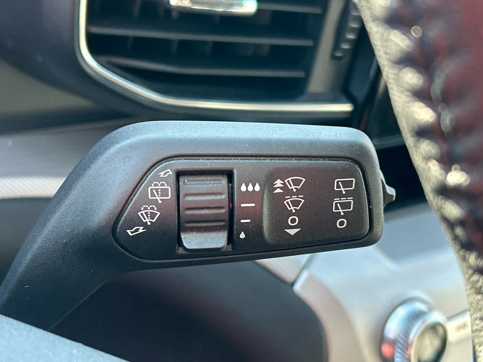 Used 2023 Ford Explorer XLT w/ Equipment Group 202A AWD/4WD image 24