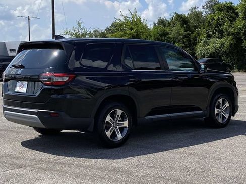 Used 2025 Honda Pilot EX-L image 3