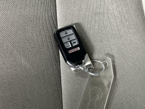 Used 2017 Honda Pilot EX image 32
