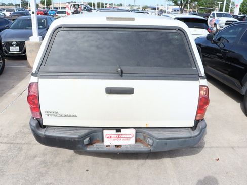 Used 2014 Toyota Tacoma 2WD Regular Cab image 8