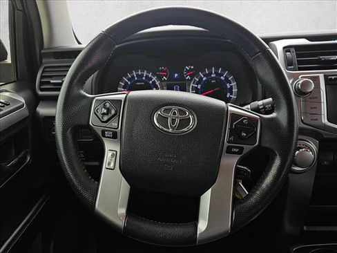 Used 2018 Toyota 4Runner SR5 Premium image 11