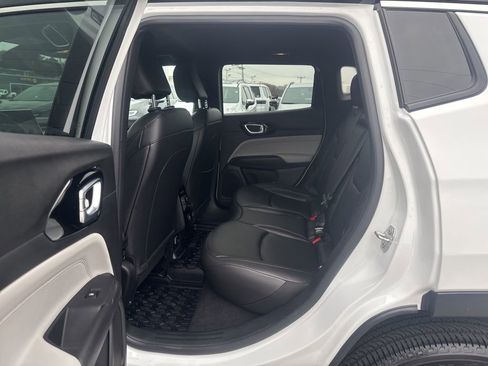 Used 2025 Jeep Compass Limited image 22