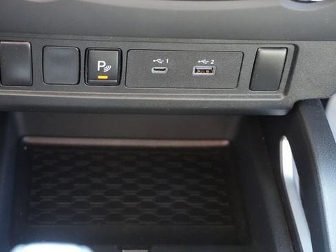 Used 2025 Nissan Frontier SV RWD image 32