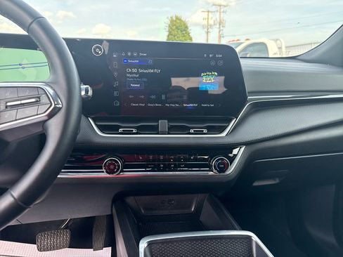 Used 2025 Chevrolet Equinox LT FWD image 19