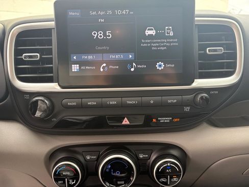 Used 2023 Hyundai Venue SEL FWD image 8