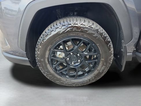 Used 2025 Toyota RAV4 XLE FWD image 35
