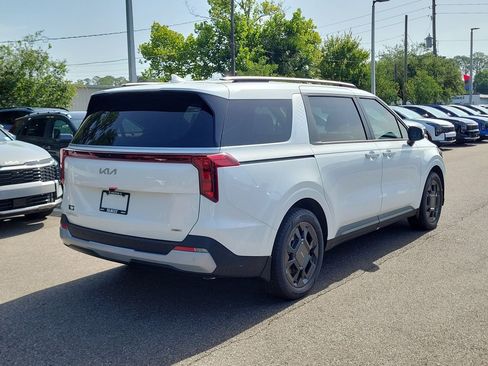 New 2026 Kia Carnival EX FWD image 6