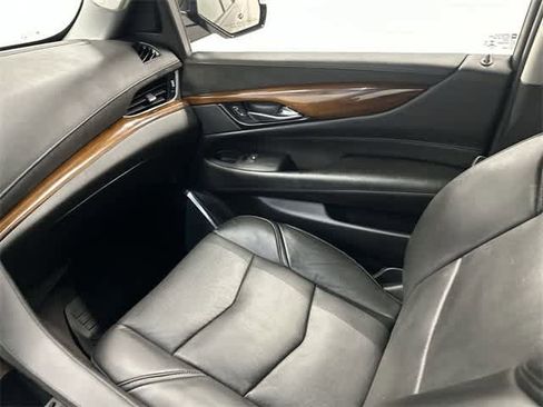 Used 2020 Cadillac Escalade Luxury image 13