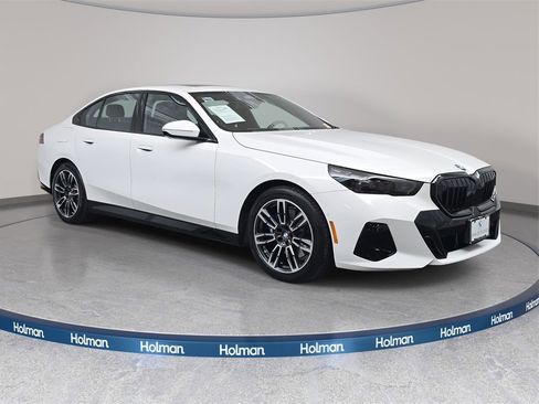 Used 2025 BMW 530i xDrive 530i xDrive w/ M Sport Package image 4