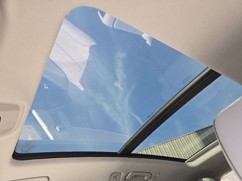 Used 2021 Audi Q5 e Prestige w/ Prestige Package image 3