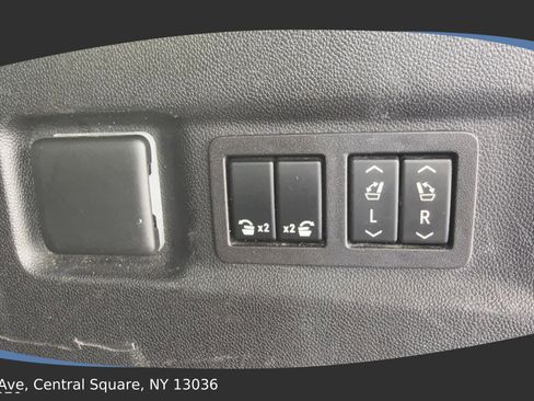 Used 2021 GMC Yukon XL SLT w/ SLT Luxury Plus Package image 18