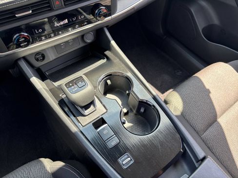 Used 2025 Nissan Rogue SV FWD image 38