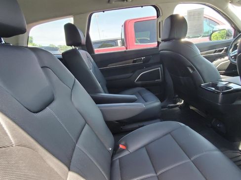 Used 2022 Kia Telluride EX w/ EX Premium Package FWD image 6